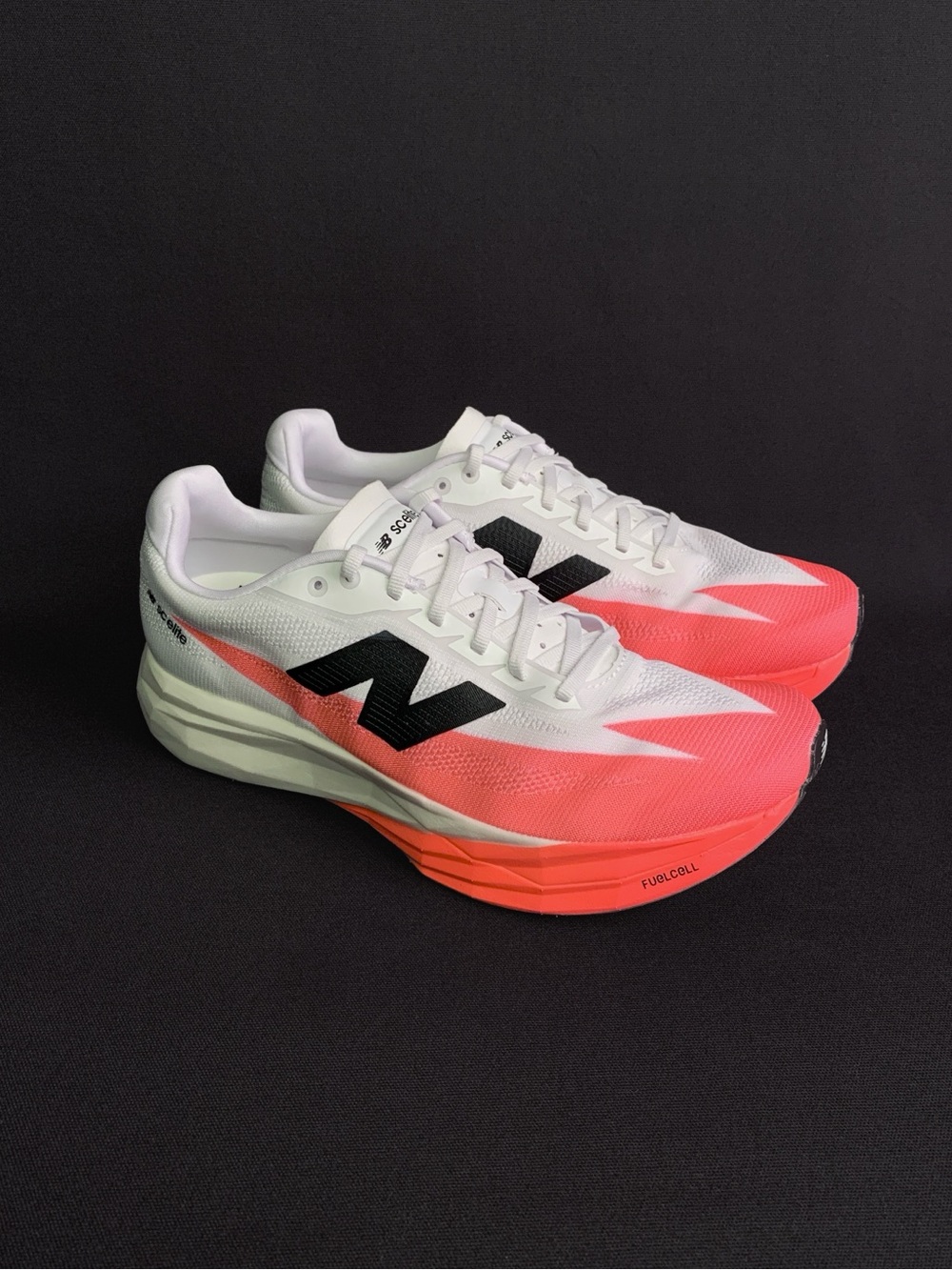 New Balance FuelCell Supercomp Elite V5 9.5US Color Urgent Red/White/Black NWT